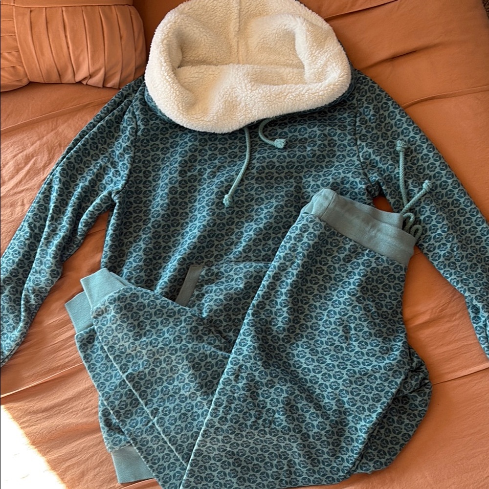 Cozy Teal Patterned Hoodie and Joggers Set